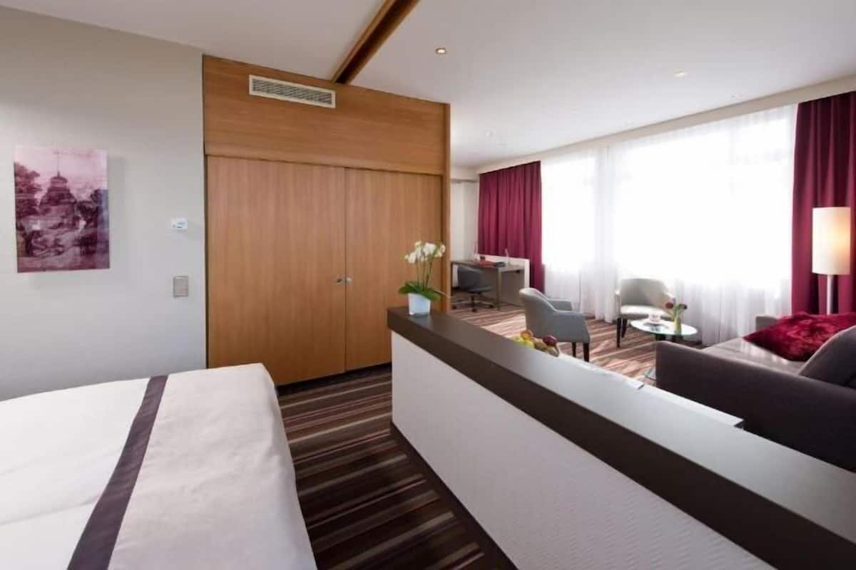 Premium bedding, in-room safe, desk, soundproofing