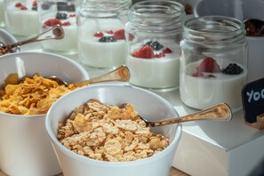 Daily buffet breakfast (EUR 17.60 per person)
