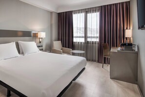 1 bedroom, premium bedding, minibar, desk