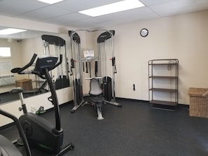Gym - Baymont by Wyndham Sarasota (Sarasota)