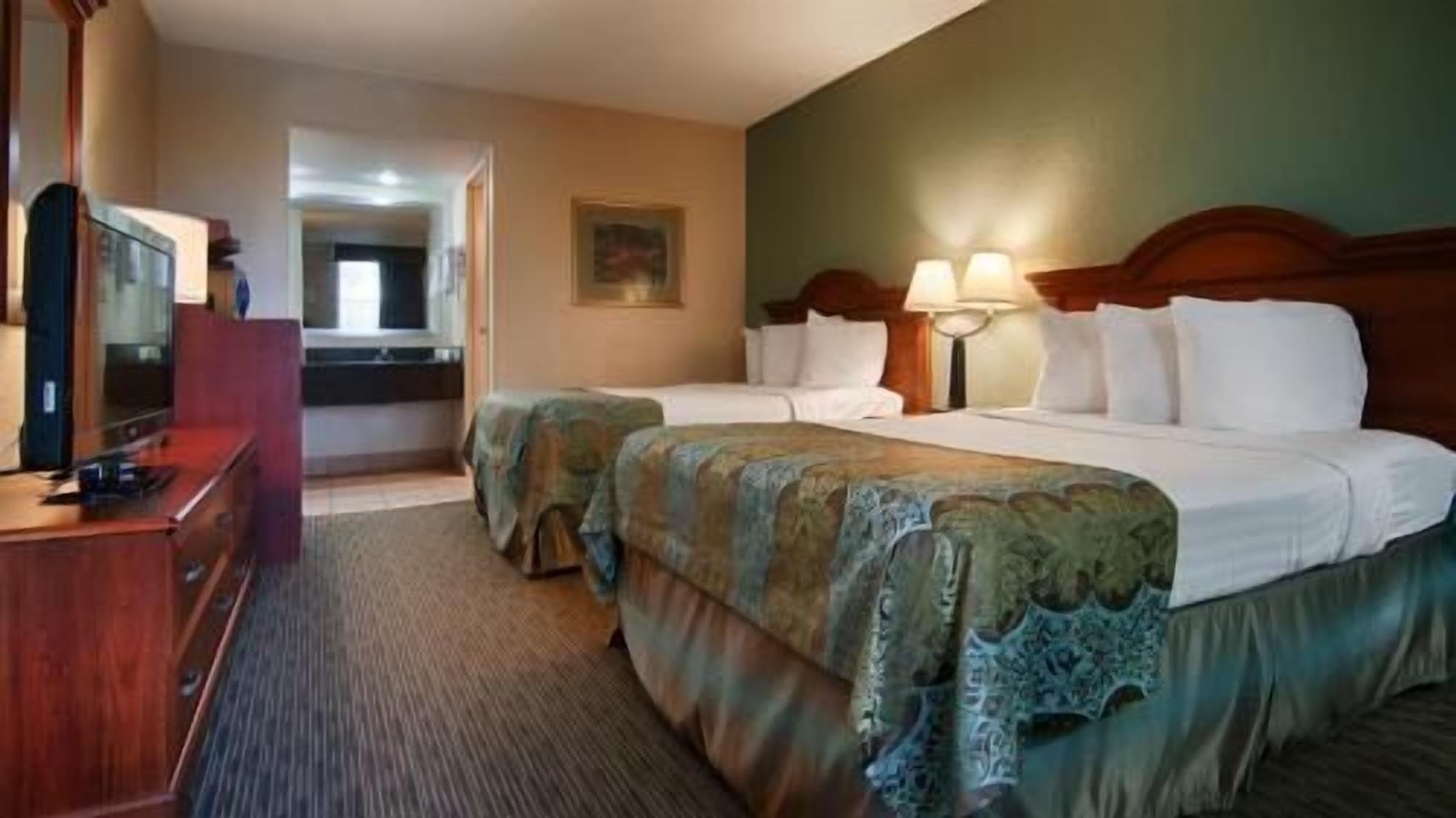 办公桌、熨斗/熨衣板、免费婴儿床、免费折叠床/加床