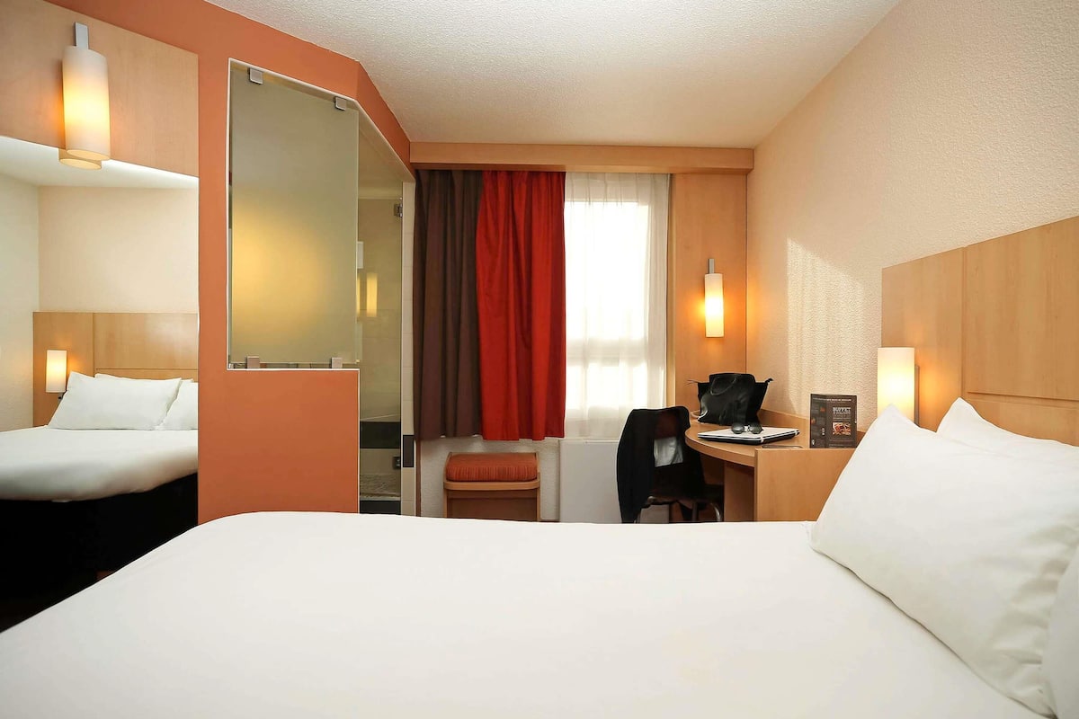 Chambre Double Standard, 1 lit double | Literie de qualité supérieure, bureau, chambres insonorisées