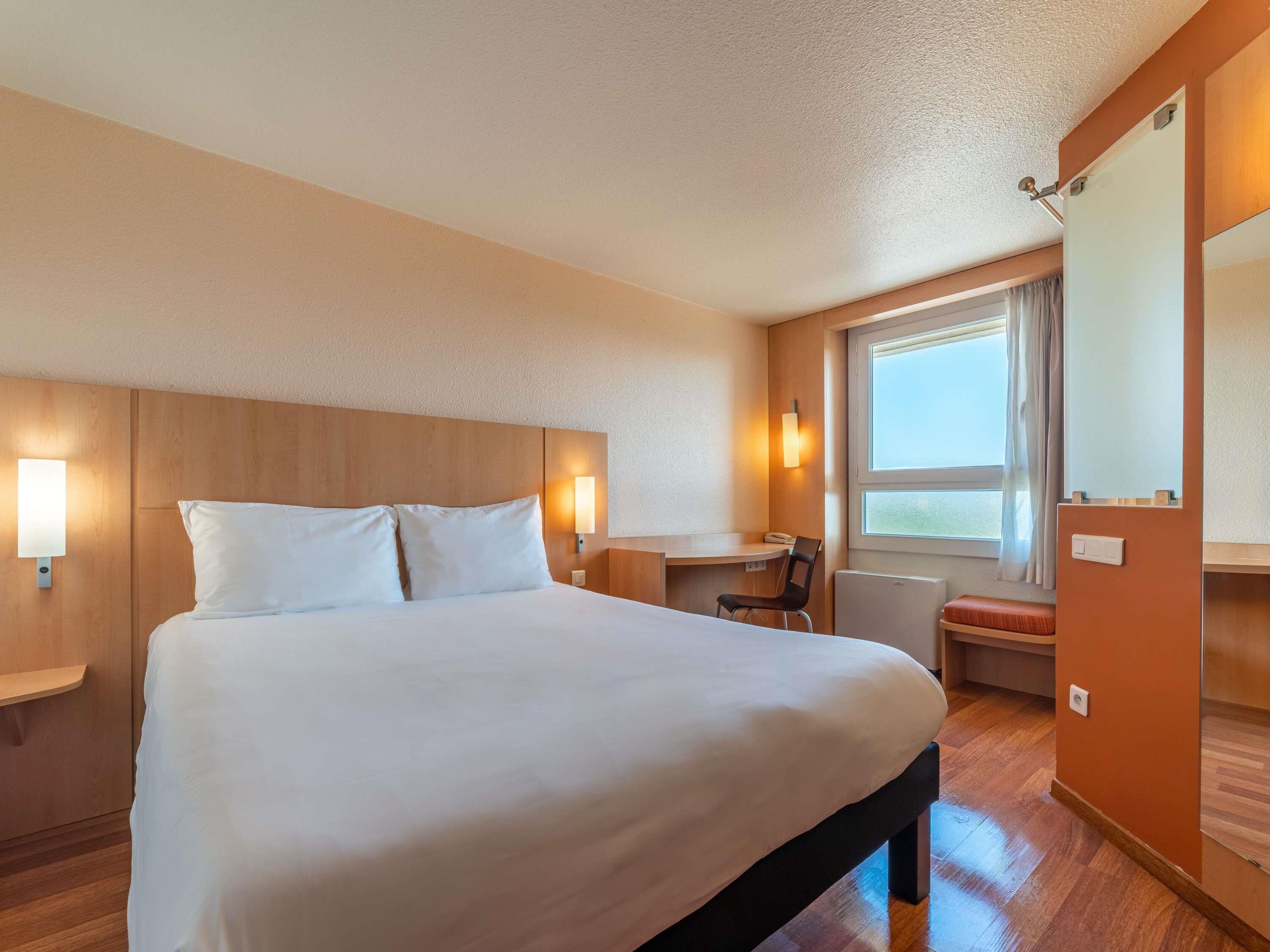 Standard Double Room, 1 Double Bed | Premium bedding, desk, soundproofing, free WiFi