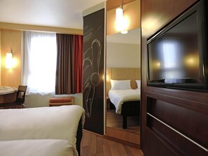 Quarto standard, 2 camas de solteiro | Roupas de cama premium, escrivaninha, quartos à prova de som