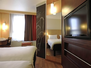 Quarto standard, 2 camas de solteiro | Roupas de cama premium, escrivaninha, quartos à prova de som