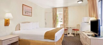 Knights Inn Page