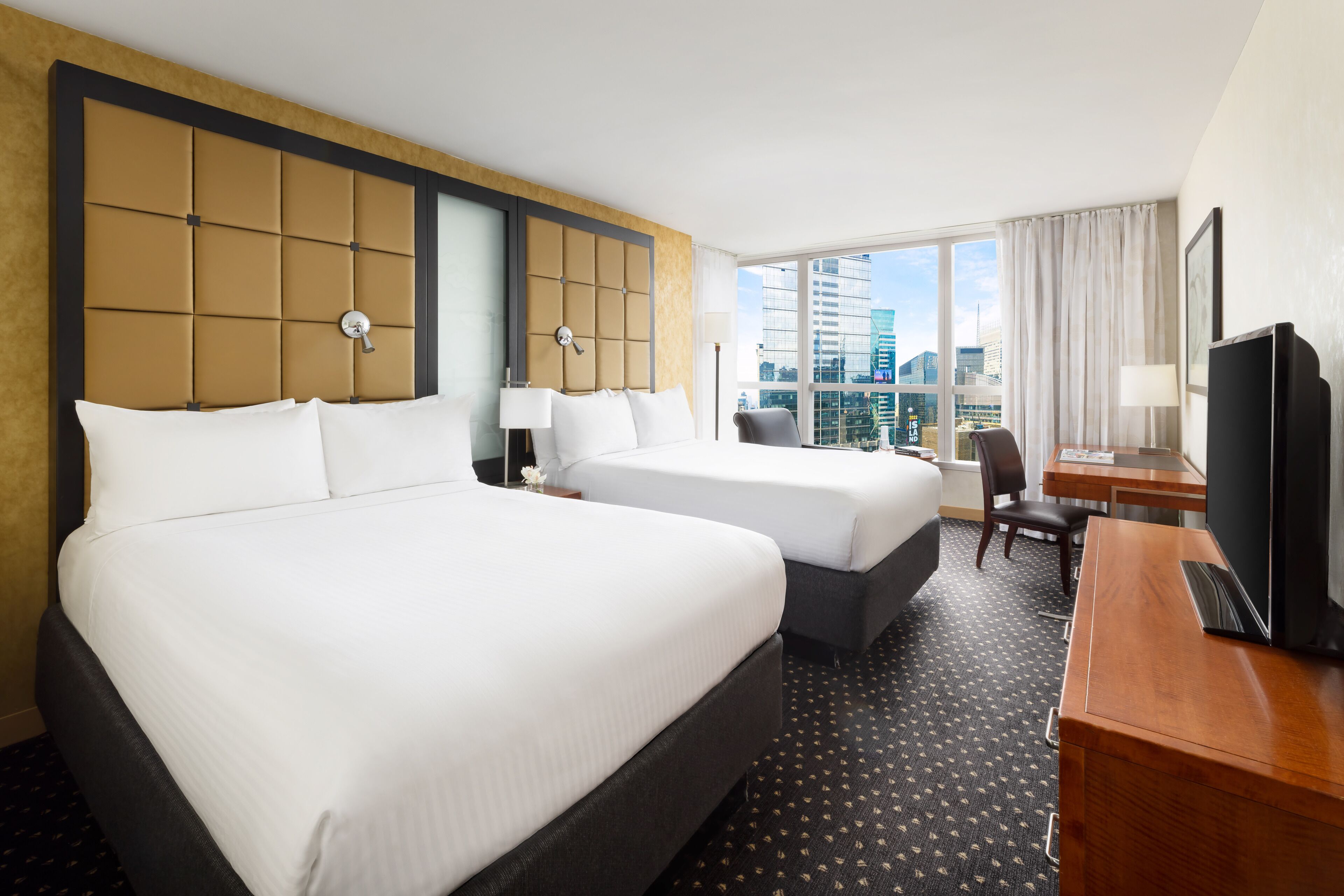 Caja de seguridad en la habitación y escritorio 