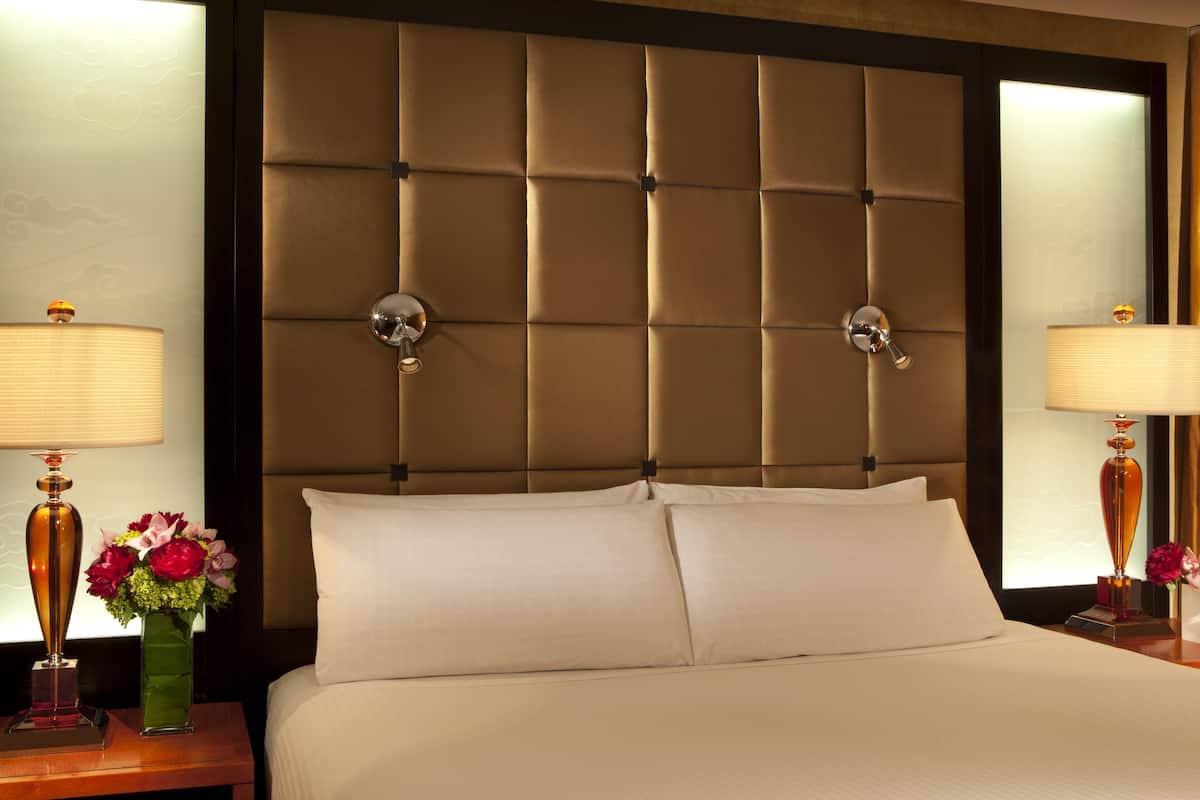 Caja de seguridad en la habitación y escritorio