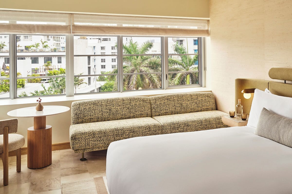 Ropa de cama de alta calidad, colchones con acolchado adicional, minibar