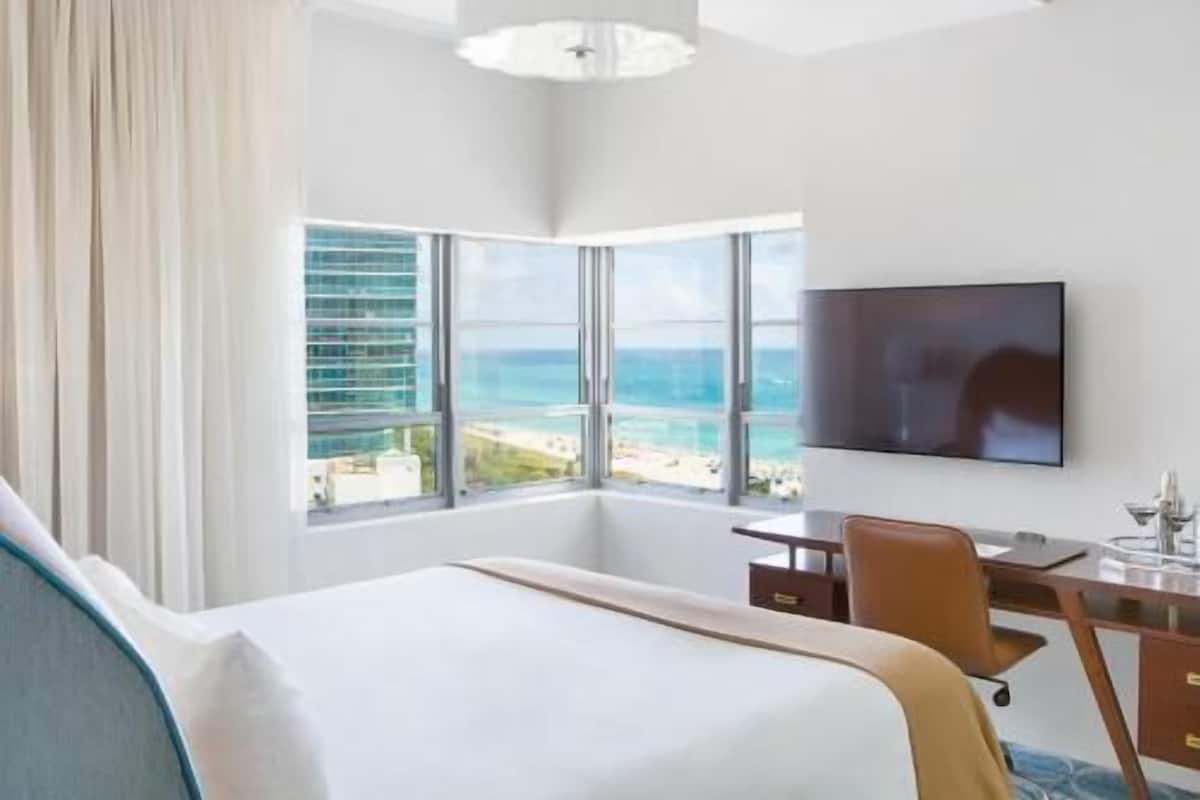 Premium bedding, pillowtop beds, minibar, in-room safe