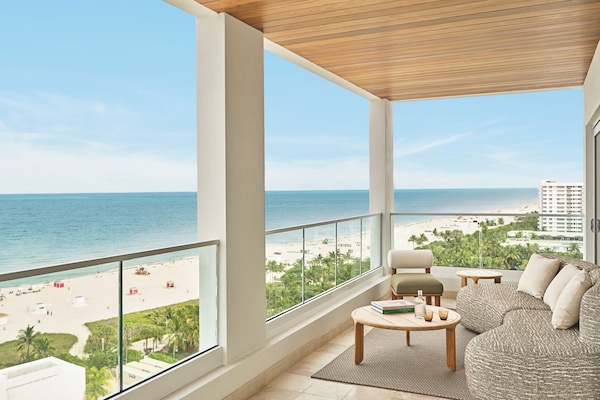 Oceanfront Balcony Penthouse | Premium bedding, pillow-top beds, minibar, in-room safe