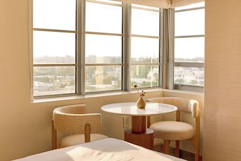 Room, 1 King Bed, City View | Premium bedding, pillowtop beds, minibar, in-room safe at The Shelborne By Proper, a Member of Design Hotels