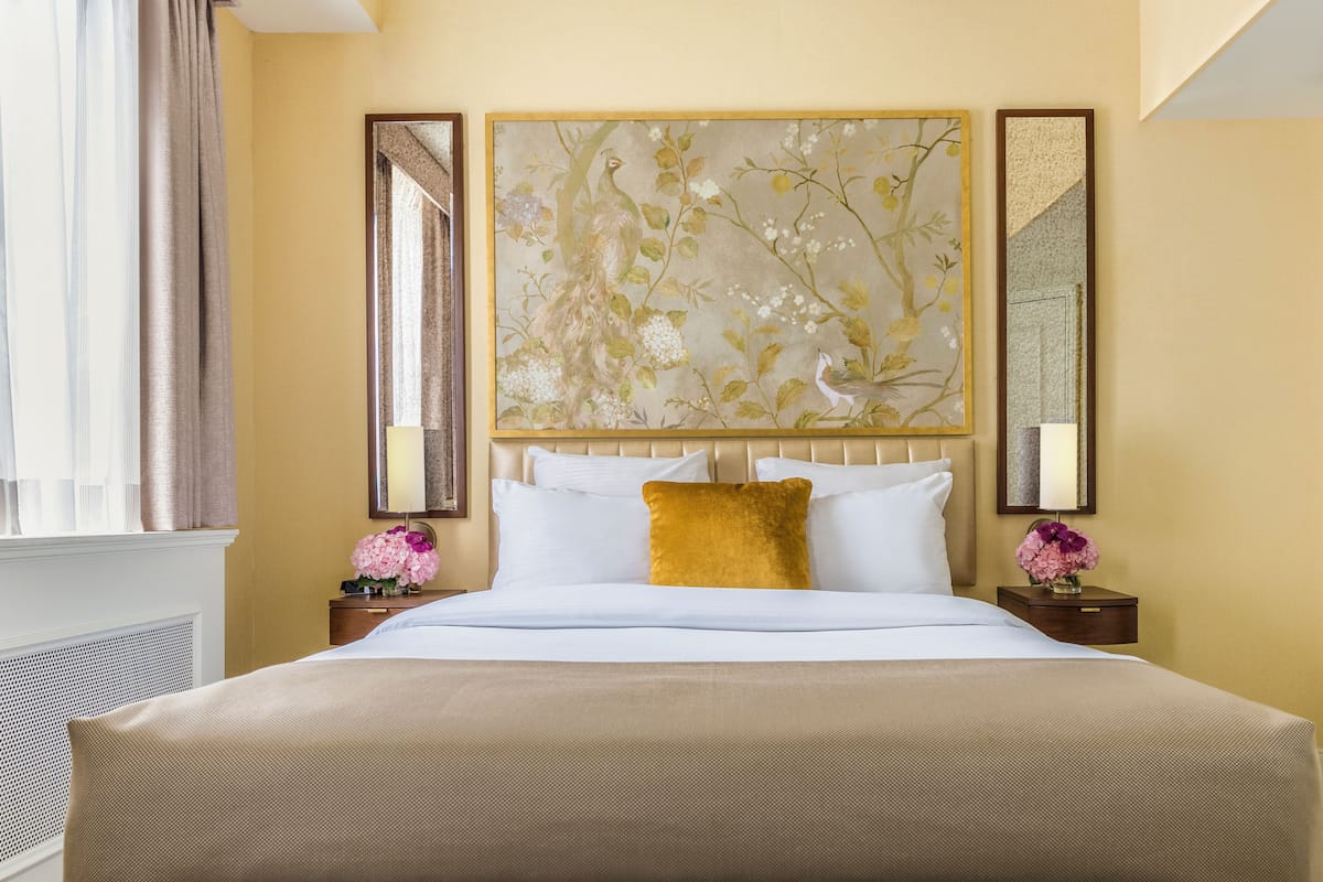 1 bedroom, premium bedding, in-room safe, desk