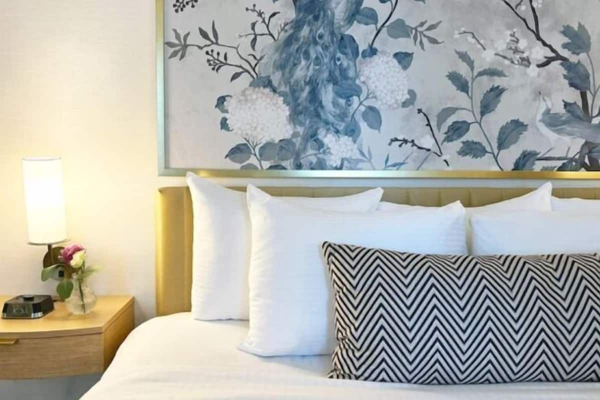 Premium bedding, in-room safe, desk, laptop workspace