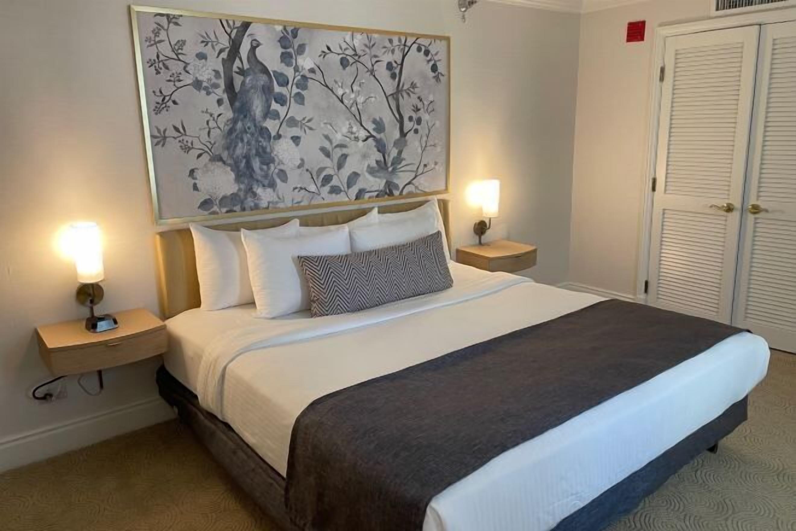 Premium bedding, in-room safe, desk, laptop workspace