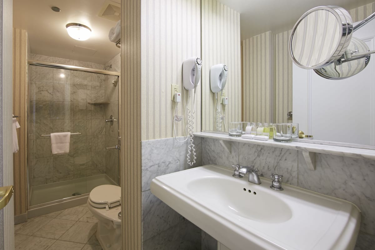 1 bedroom, premium bedding, in-room safe, desk