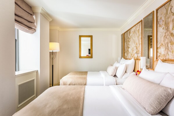 Two Queen Beds Room | Premium bedding, in-room safe, desk, laptop workspace - Warwick Allerton - Chicago (Chicago)