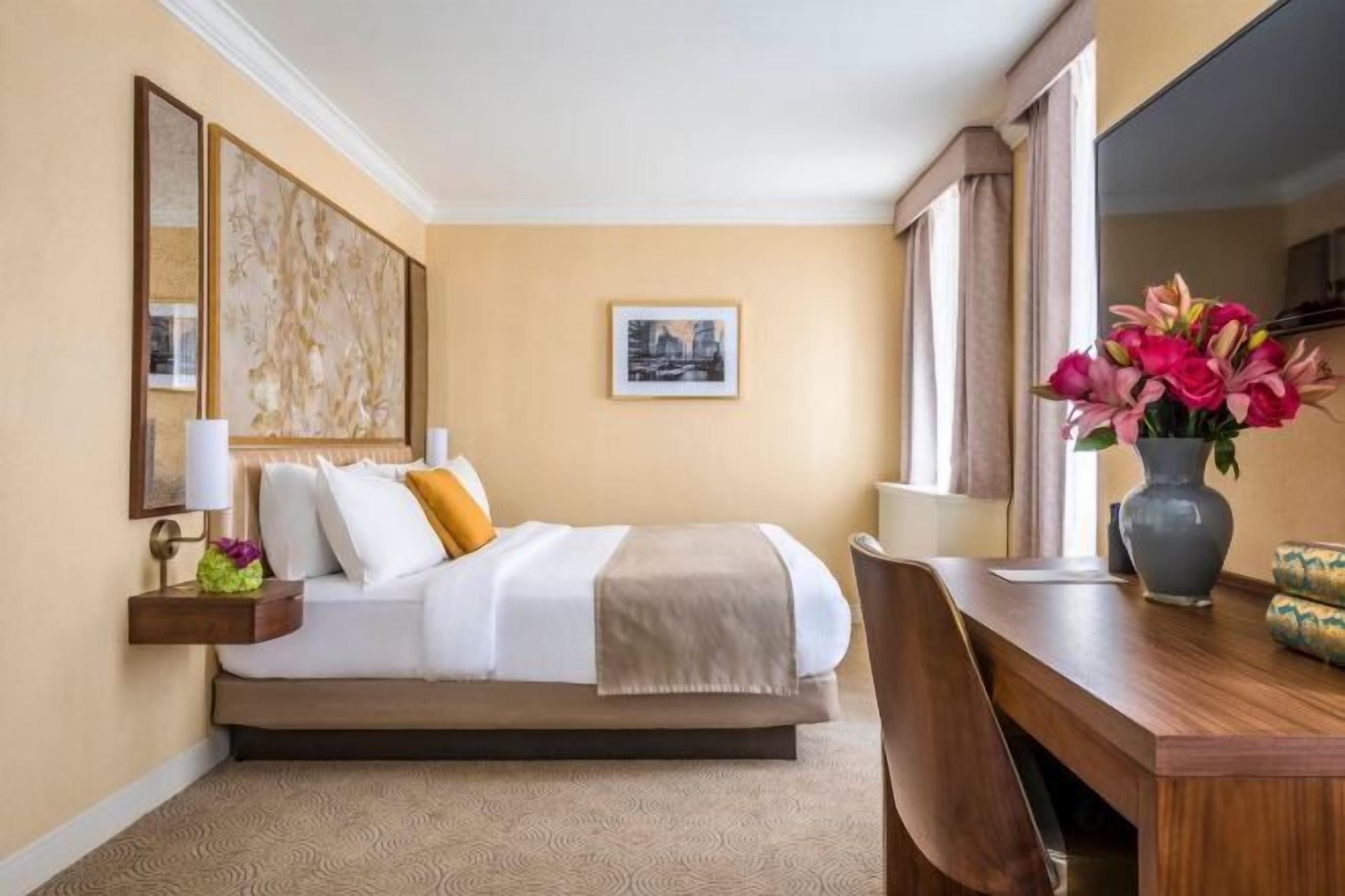 Premium bedding, in-room safe, desk, laptop workspace