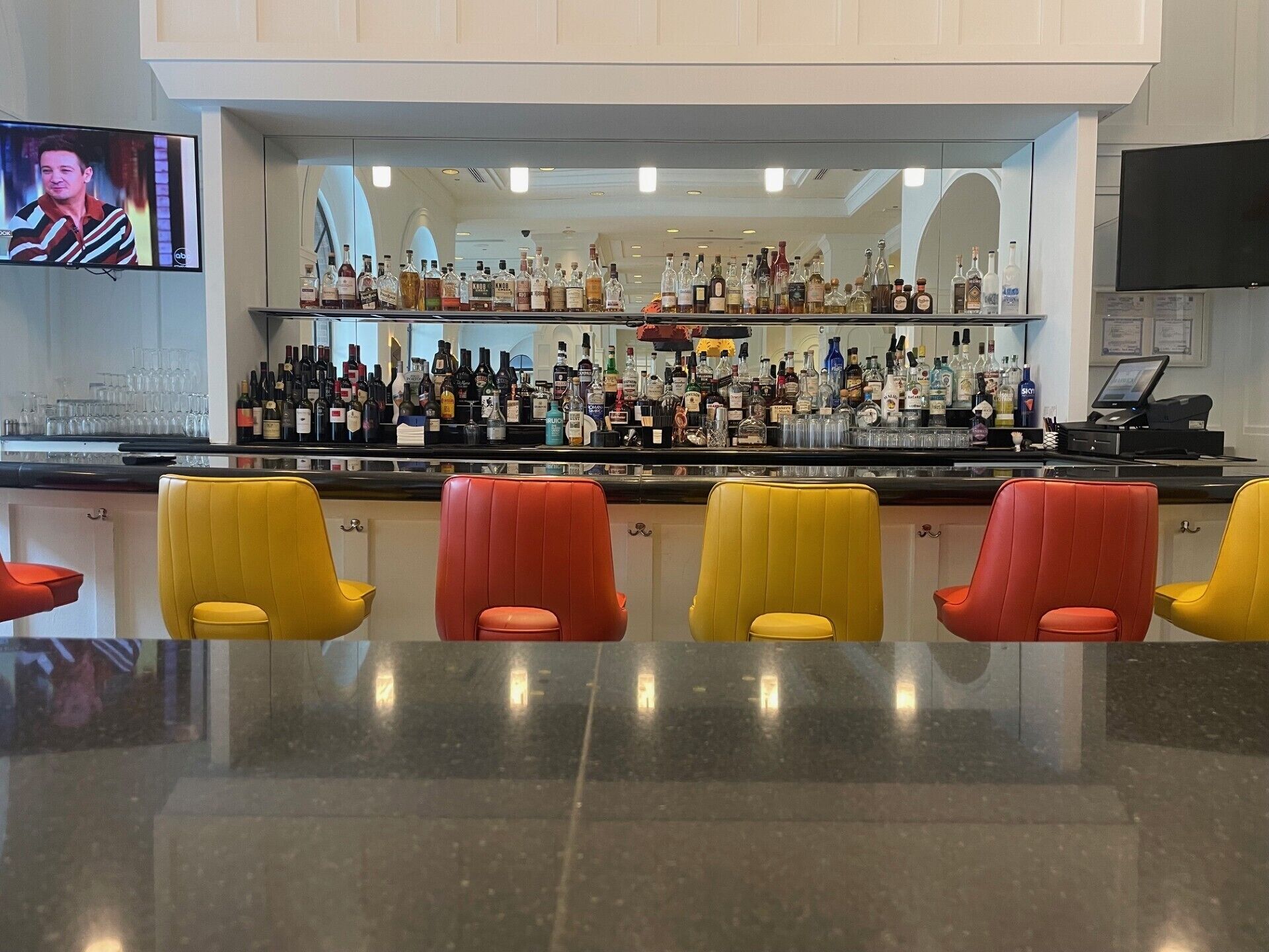 Bar (trong khuôn viên)