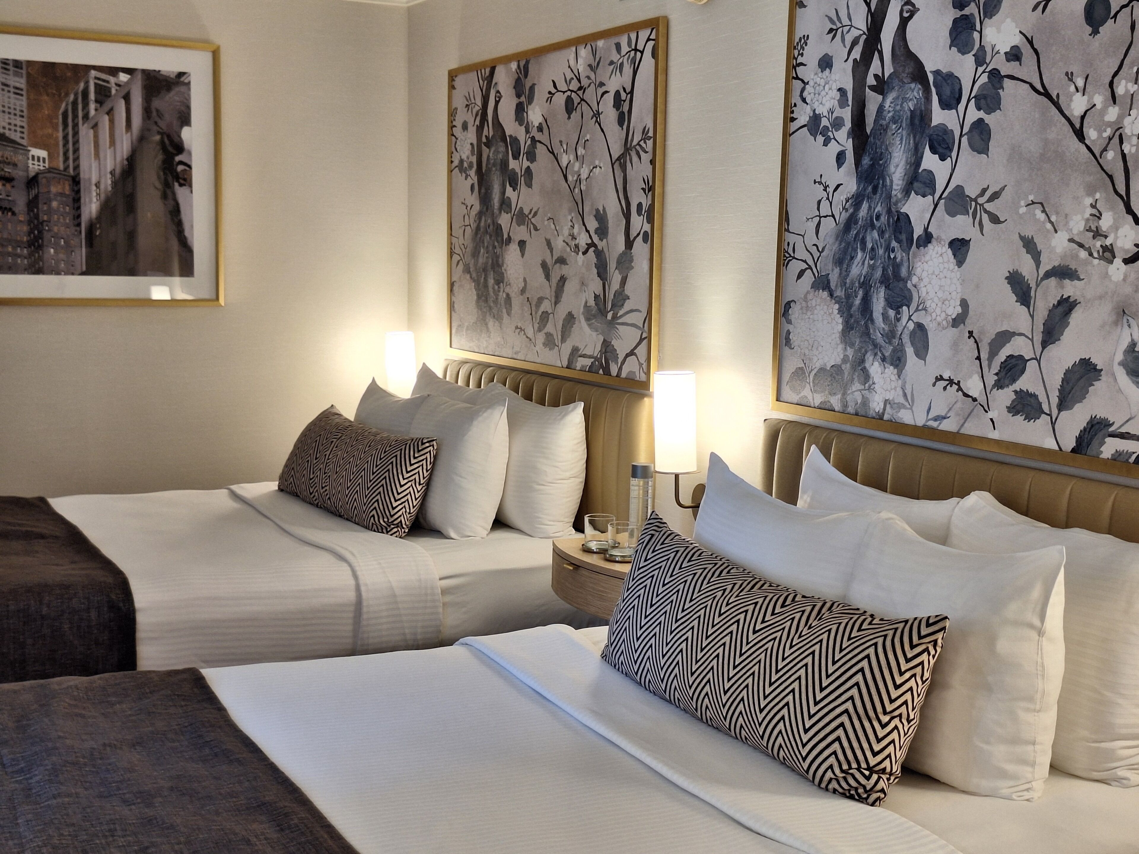Two Queen Beds Room | 高級寢具、房內夾萬、書桌、手提電腦工作空間