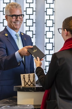 Reception area at Warwick Allerton - Chicago