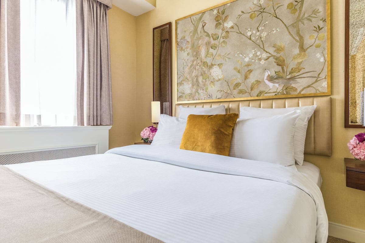 1 bedroom, premium bedding, in-room safe, desk
