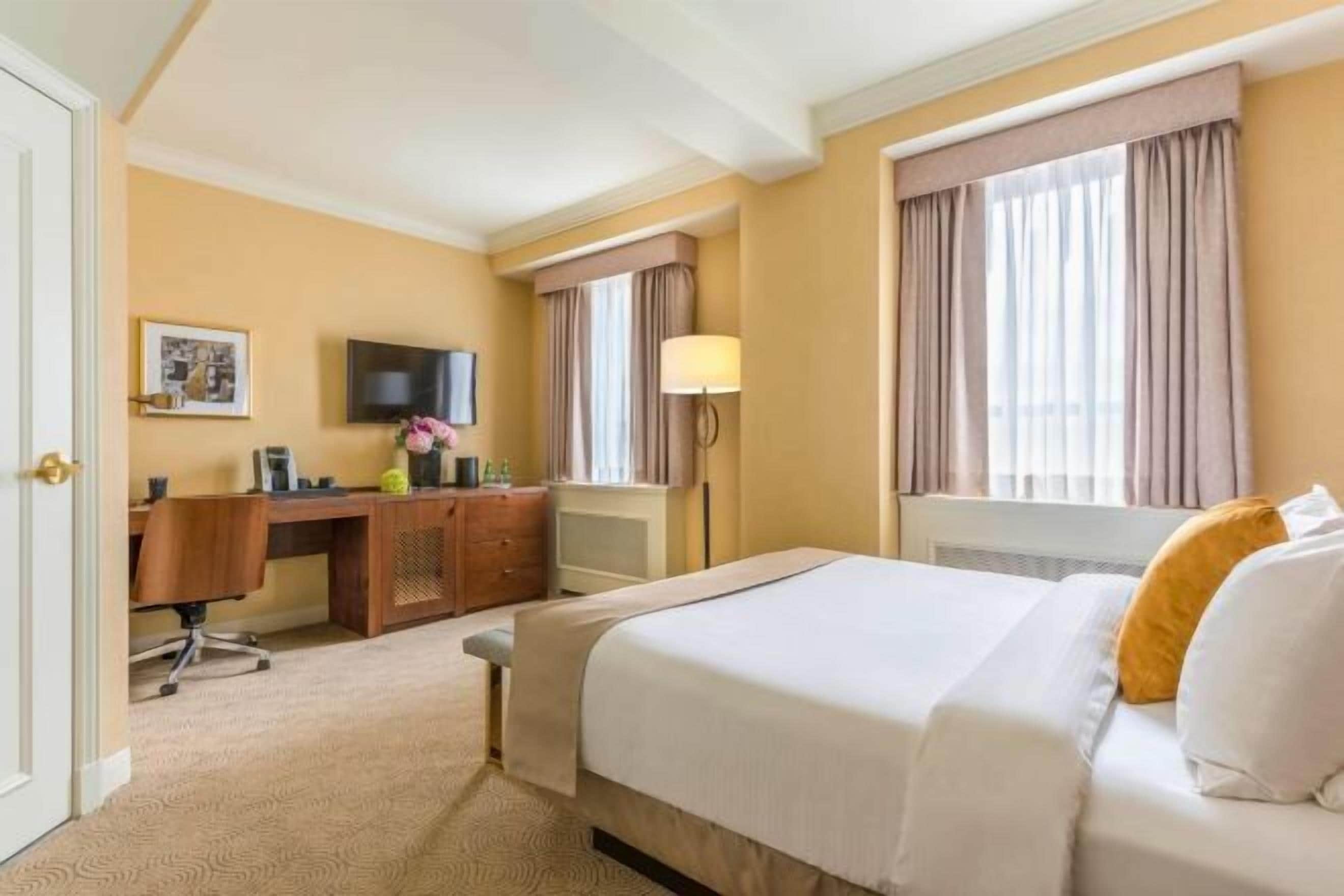 Premium bedding, in-room safe, desk, laptop workspace