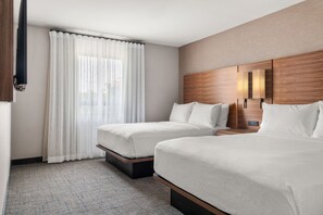 Phòng Suite, 1 phòng ngủ | Bộ đồ giường cao cấp, nệm có lớp đệm bông, bàn 