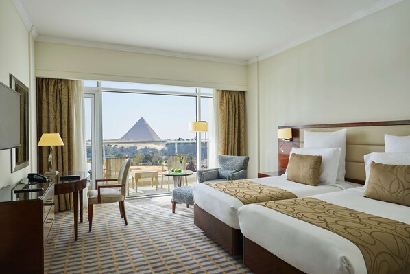 Minibar, in-room safe, desk, free WiFi - Cairo Pyramids Hotel (Giza)
