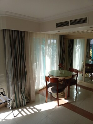 32-inch LED TV with satellite channels, TV