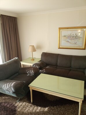 Family Room – Garden View | Living area