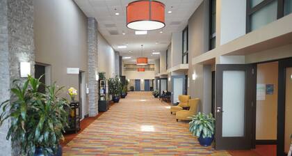 Holiday Inn & Suites Chicago-Carol Stream (Wheaton) by IHG
