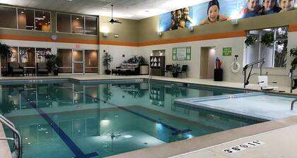 Holiday Inn & Suites Chicago-Carol Stream (Wheaton) by IHG