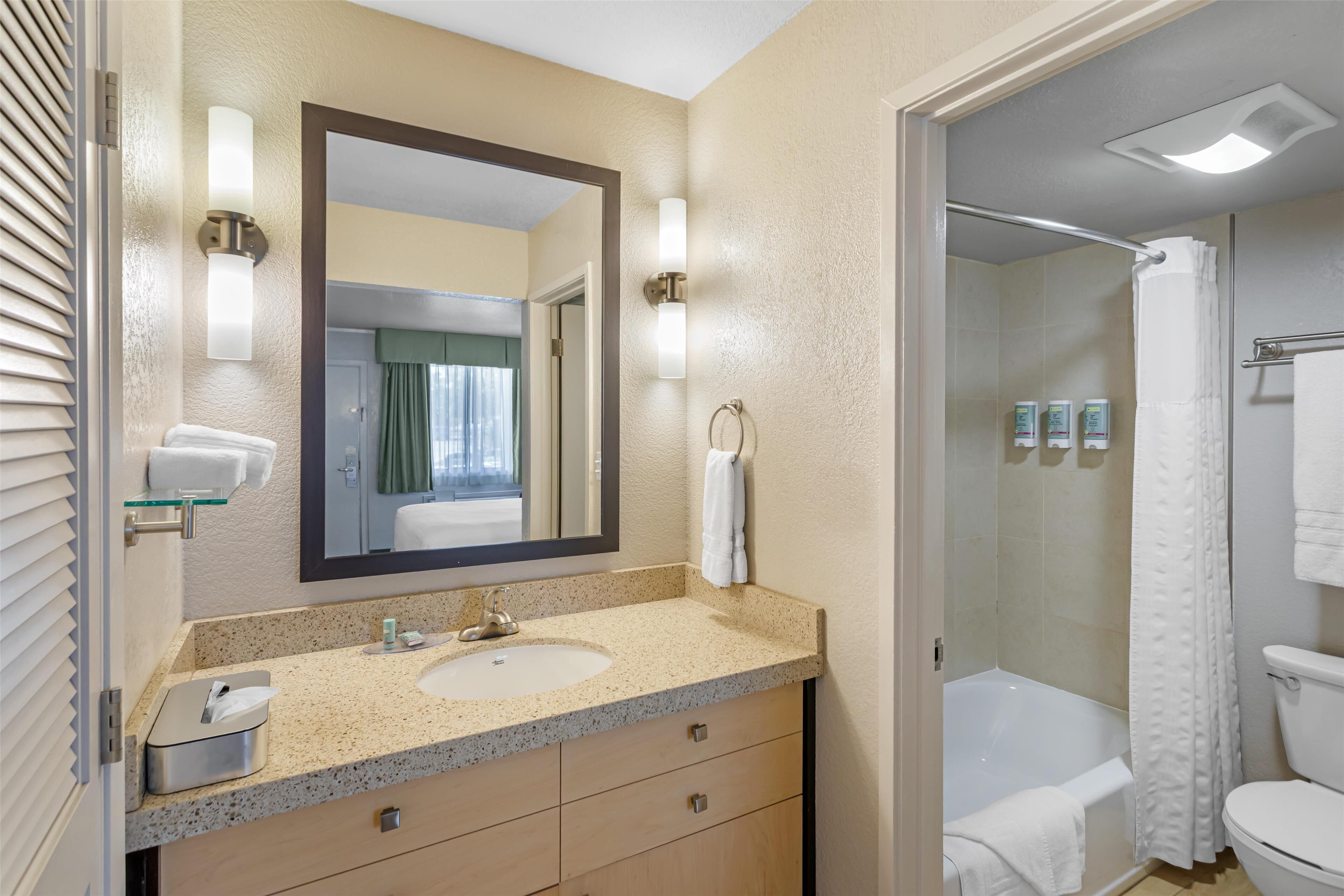 standard room, 1 queen bed, non smoking, refrigerator & microwave (pet friendly) | bathroom | free toiletries, hair dryer, towels, soap