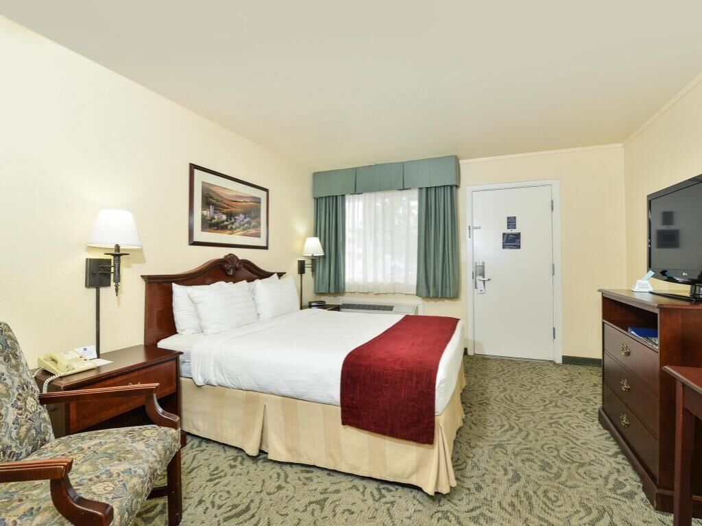 Desk, laptop workspace, iron/ironing board, WiFi