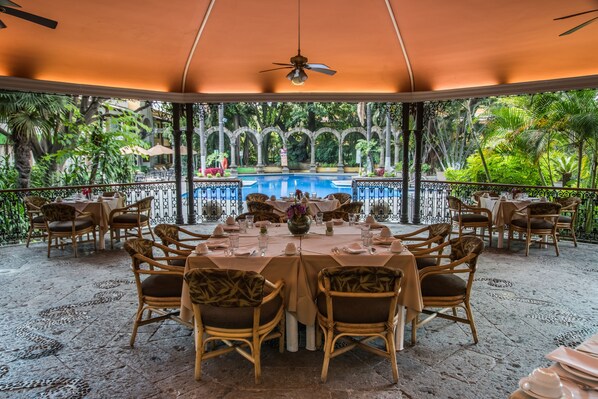 Café da manhã com buffet todos os dias (MXN 425 por pessoa) 