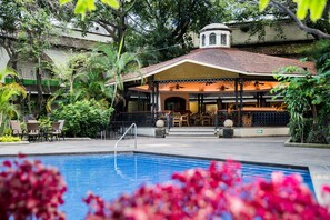 Outdoor pool - Holiday Inn Guadalajara Expo by IHG (Zapopan)