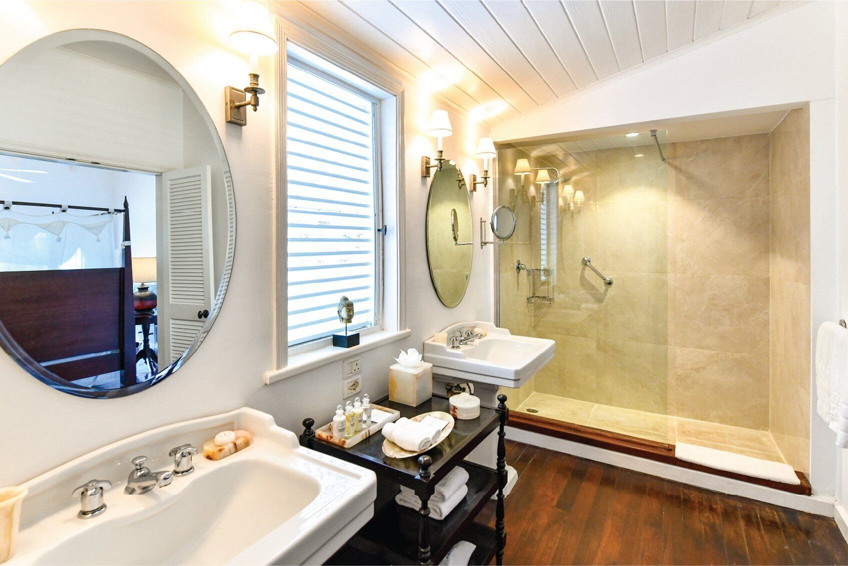 junior suite | 1 bedroom, minibar, in-room safe, free wifi