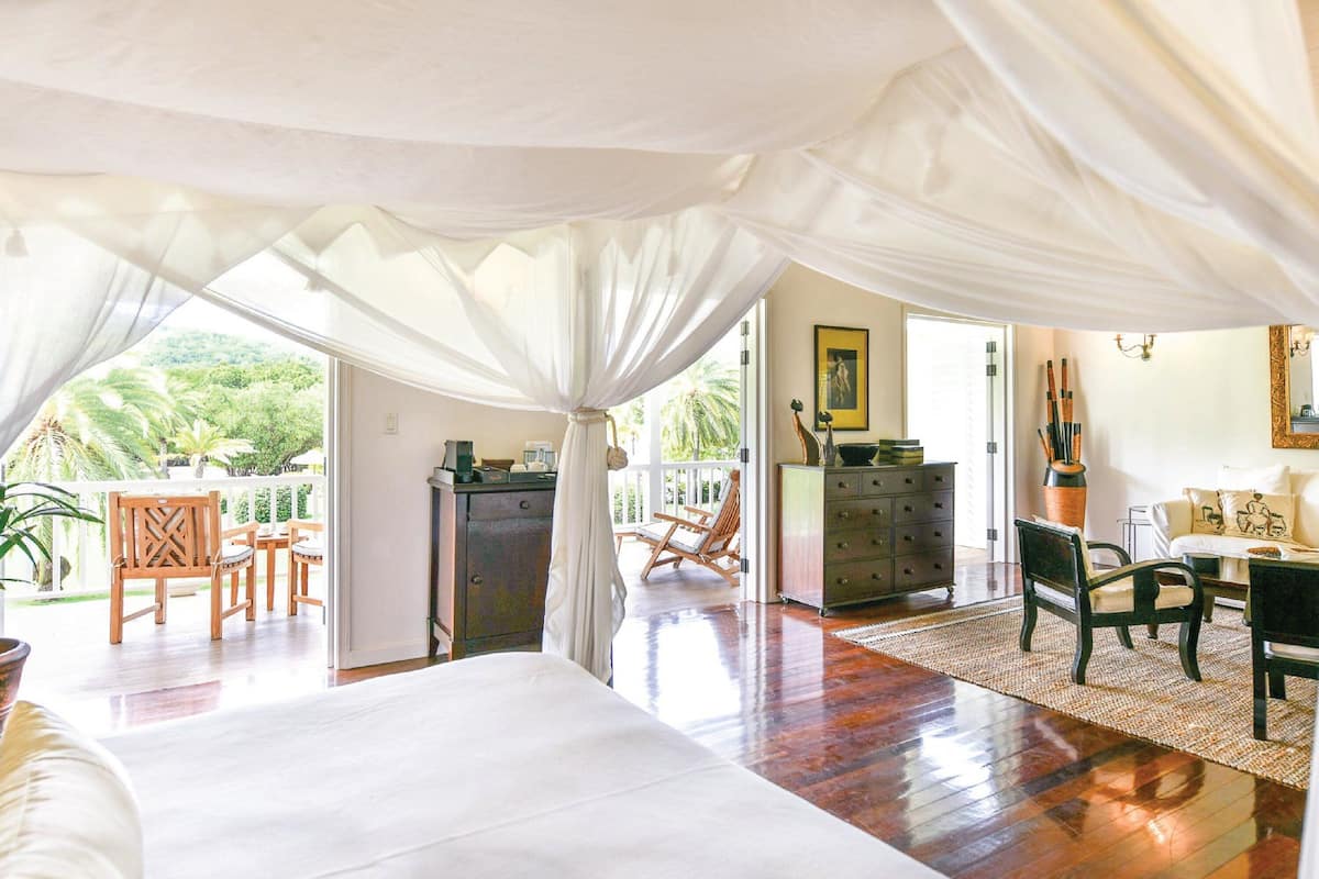 deluxe junior suite | 1 bedroom, minibar, in-room safe, free wifi