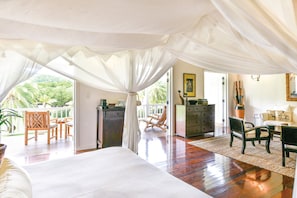Deluxe Junior Suite | Minibar, in-room safe, free WiFi, bed sheets