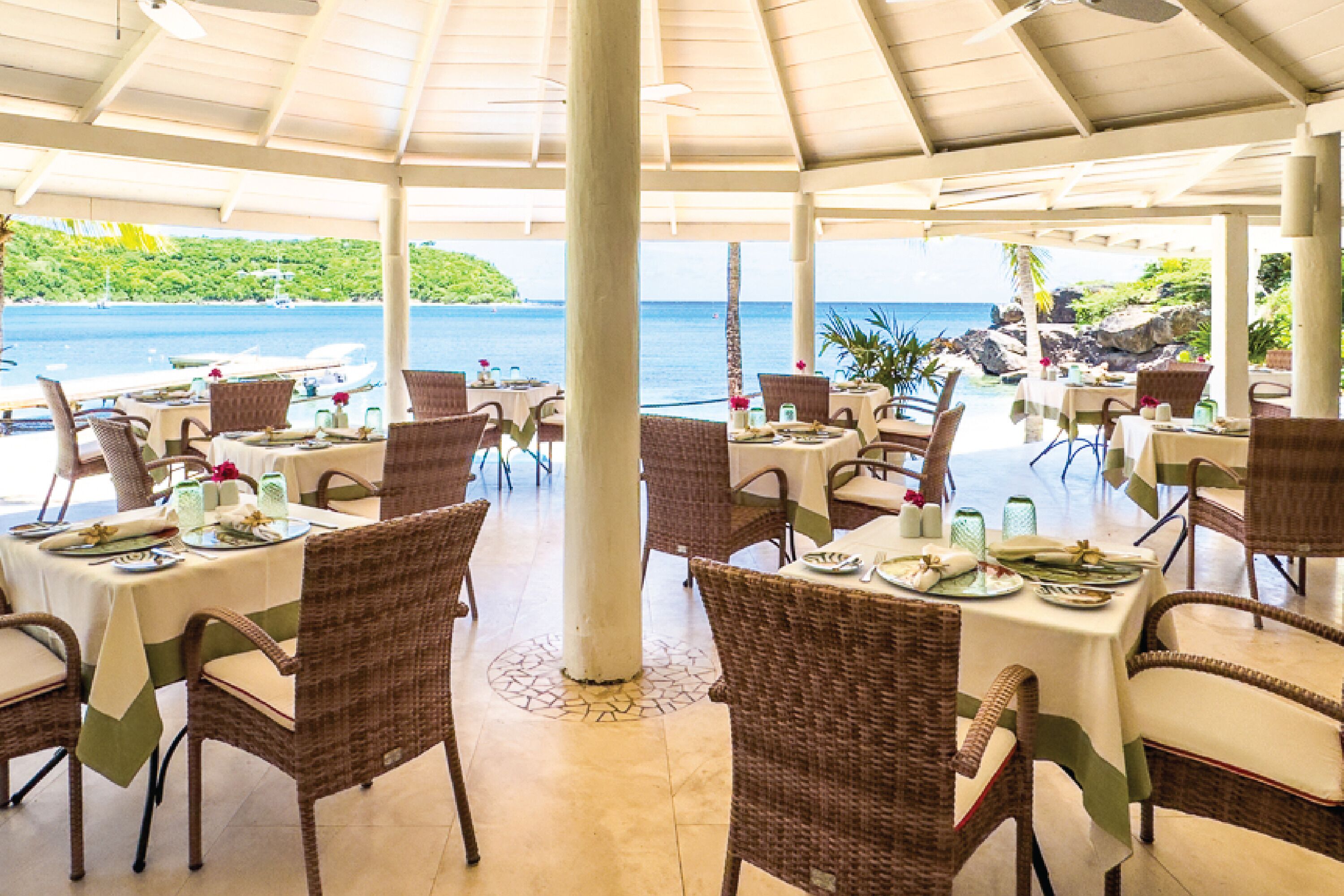 2 restaurants, breakfast served