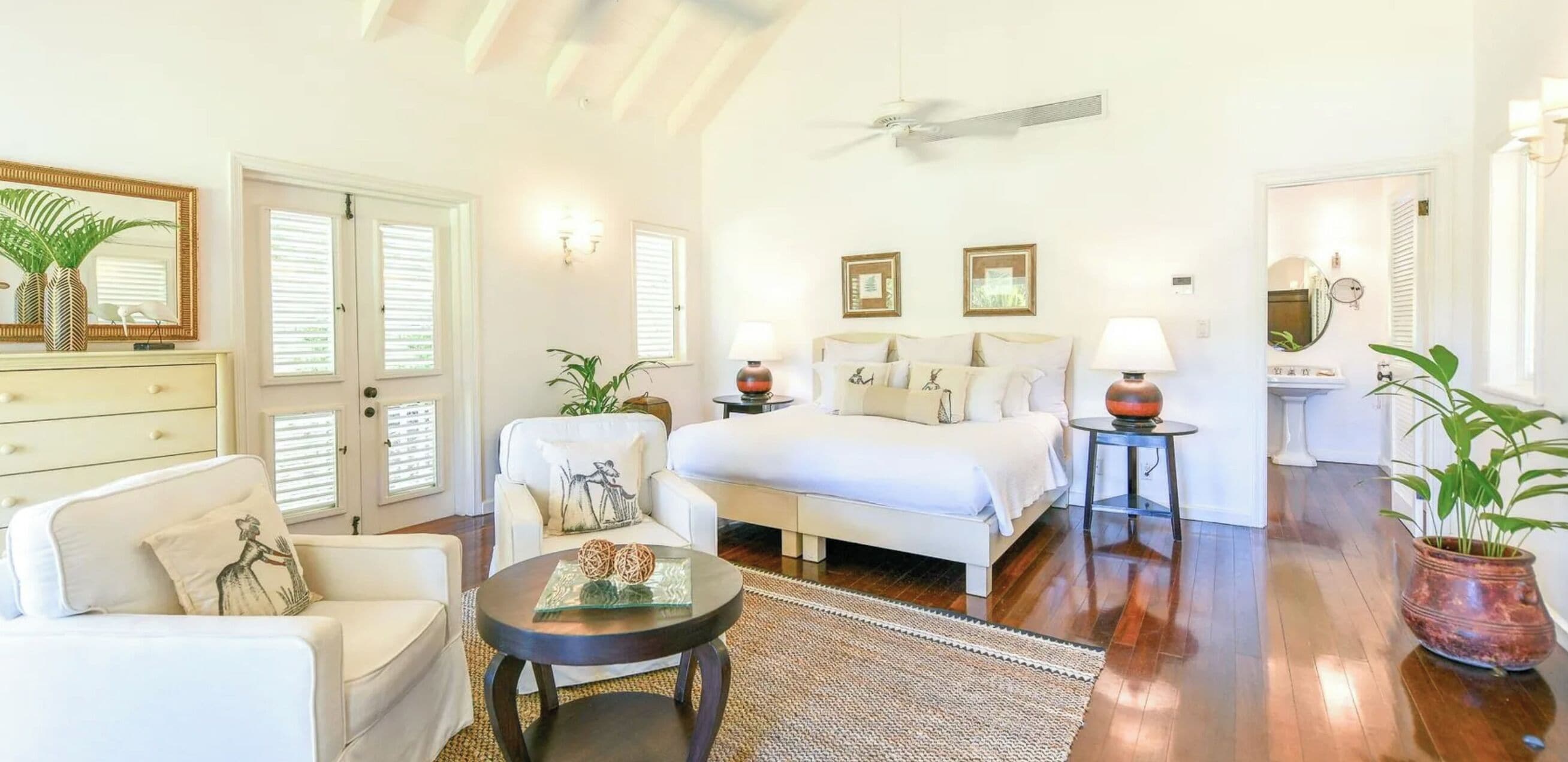 Minibar, in-room safe, free WiFi, bed sheets