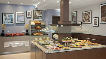 Tägliches Frühstücksbuffet gegen Gebühr