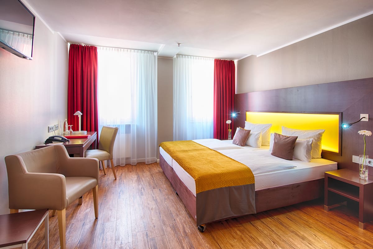 Deluxe Double or Twin Room, 1 Bedroom | In-room safe, desk, blackout curtains, soundproofing