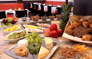 Morgenmadsbuffet hver dag (19 EUR pr. person)