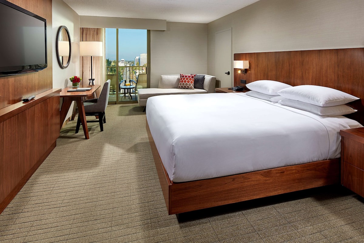 Premium bedding, down comforters, pillowtop beds, in-room safe
