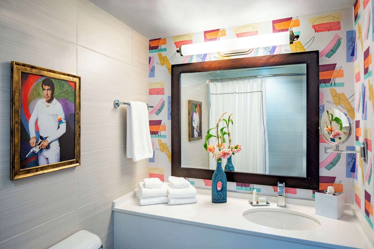 shower, free toiletries, towels