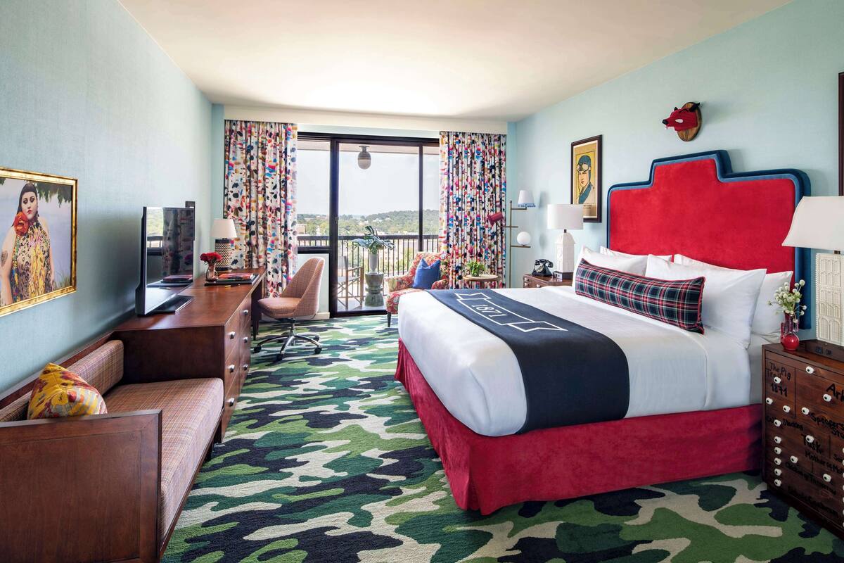 room, 1 king bed, balcony | pillow-top beds, in-room safe, desk, iron/ironing board