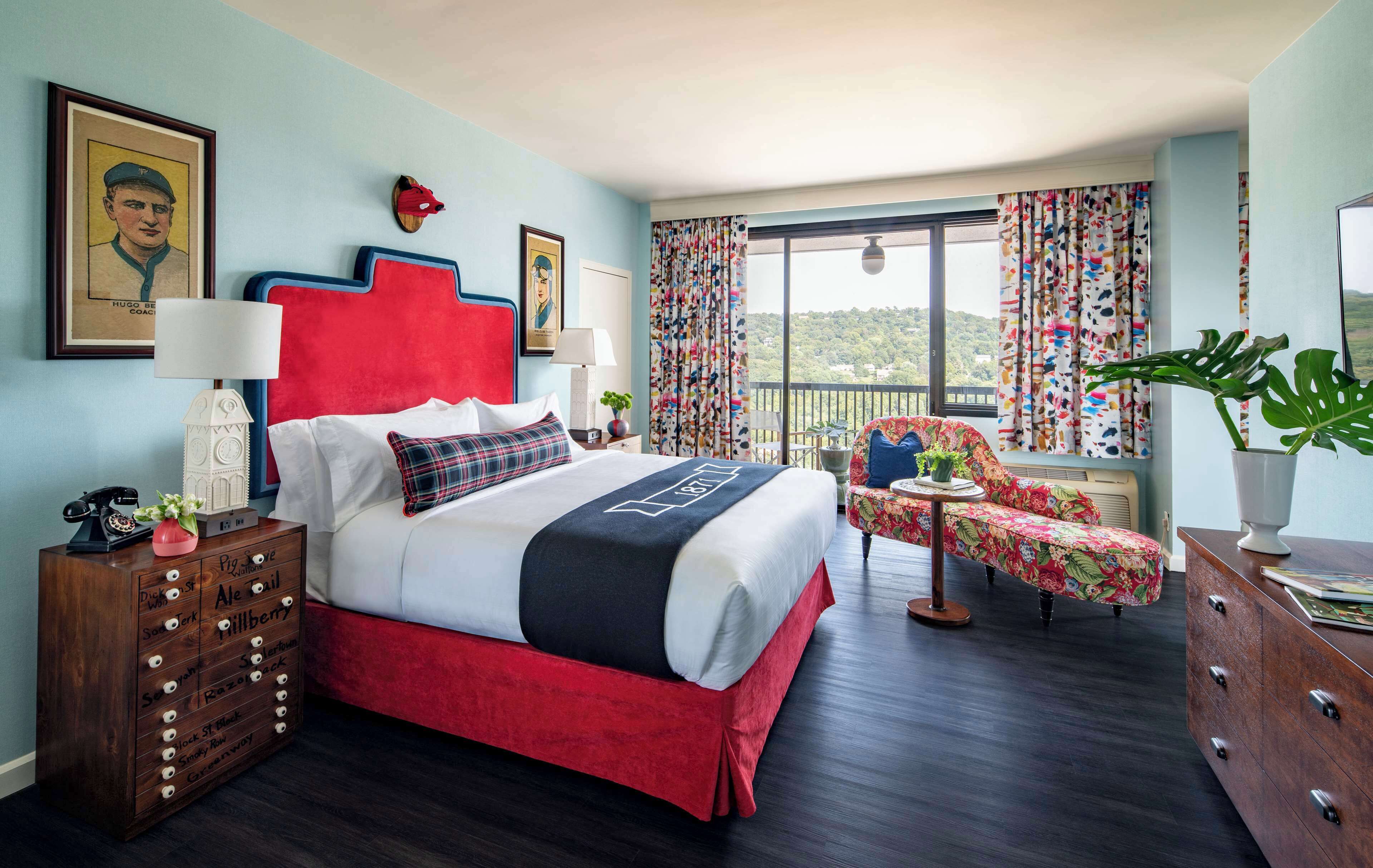 room, 1 king bed, balcony | pillow-top beds, in-room safe, desk, iron/ironing board