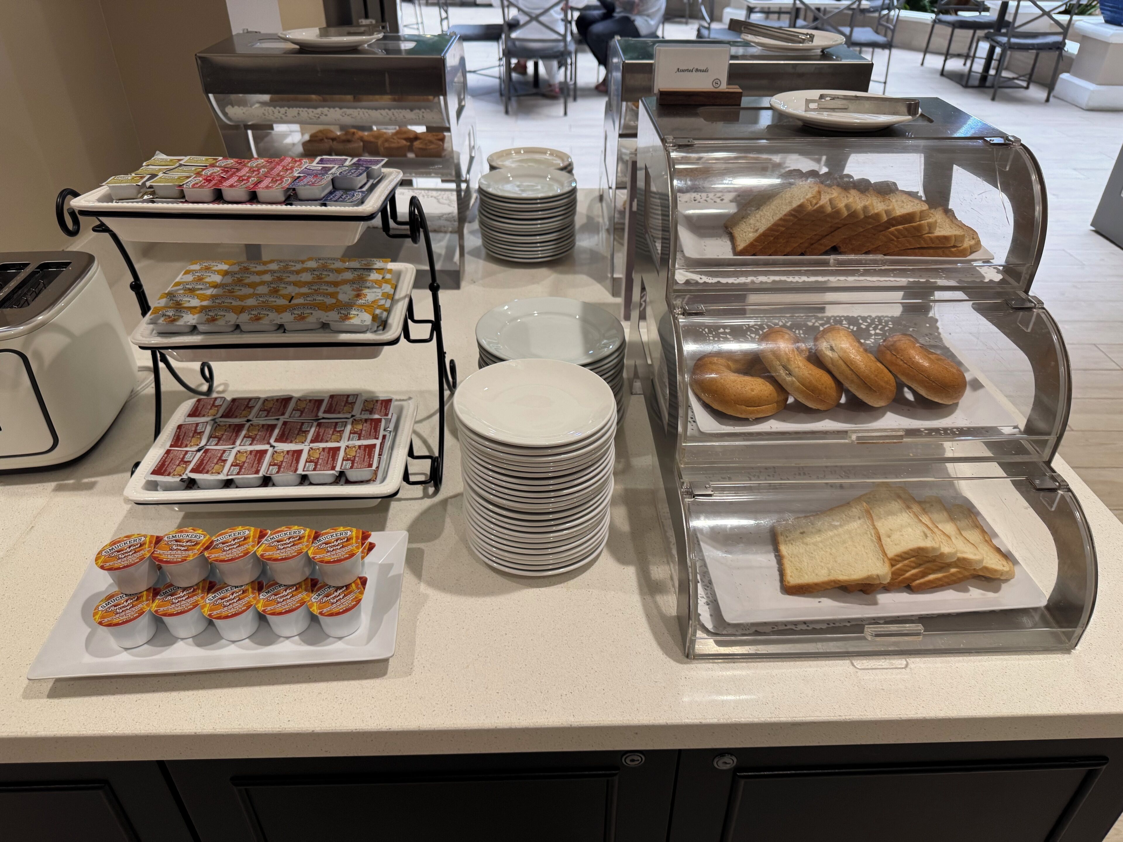 每日付費供應現點現煮早餐